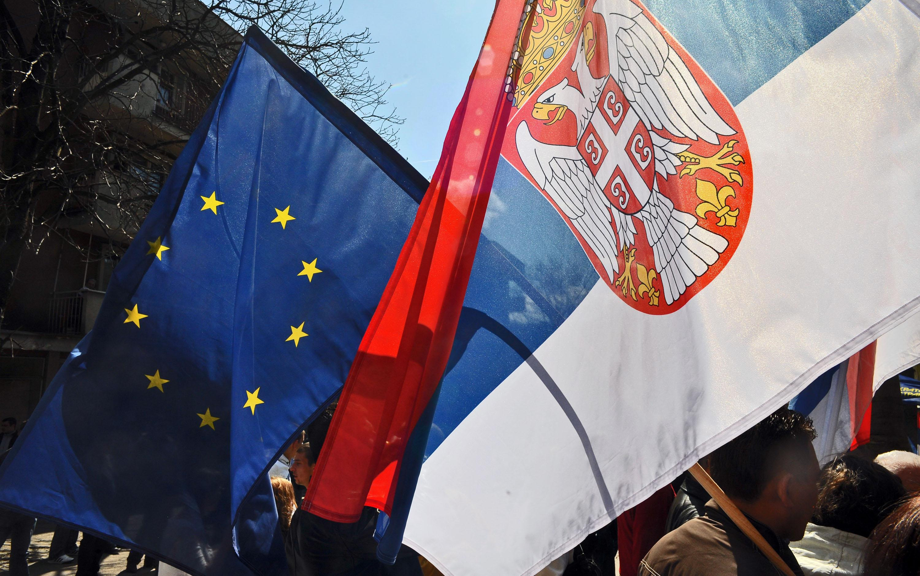 FAJNENŠEL TAJMS RAZOTKRIO PODLI PLAN BRISELA: EU prima pet država Zapadnog Balkana, ali i Kosovo?!